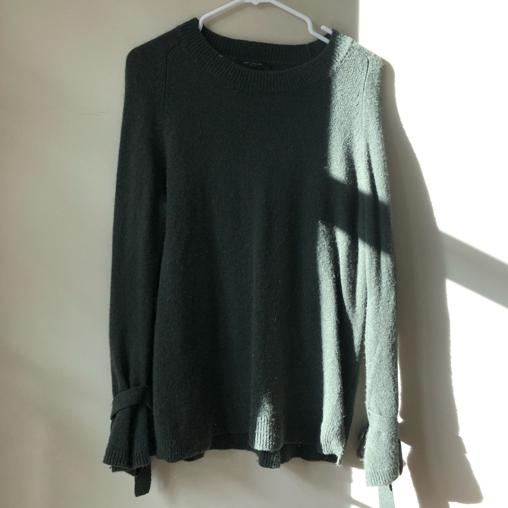 Ann Taylor tie sleeve sweater in forest green